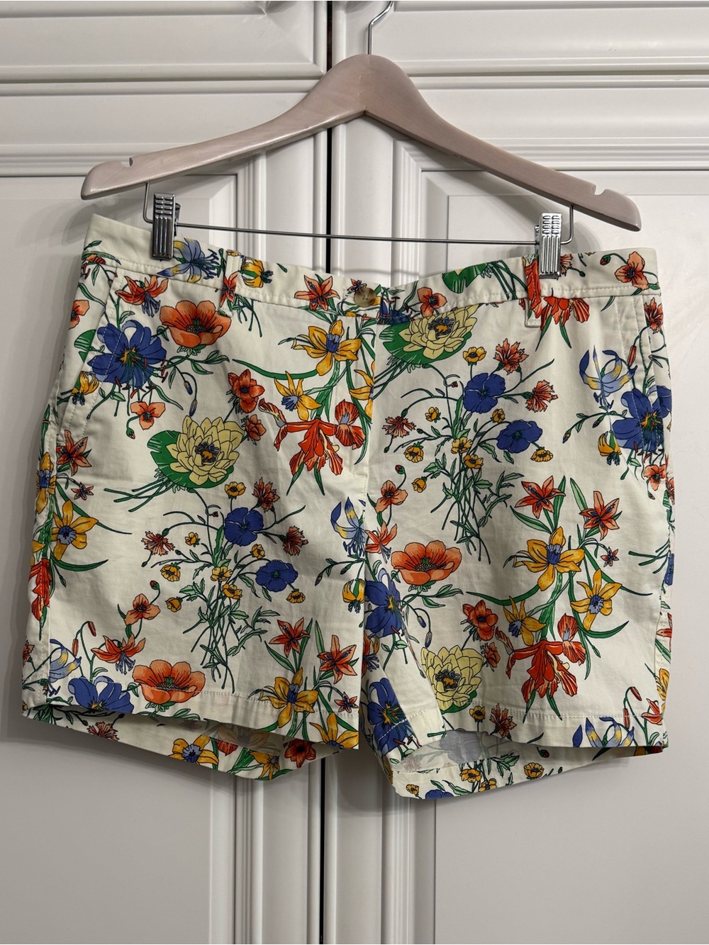 Talbots Size 14P Relaxed Chino Shorts 6" Cream w/Whimsical Garden Floral Print